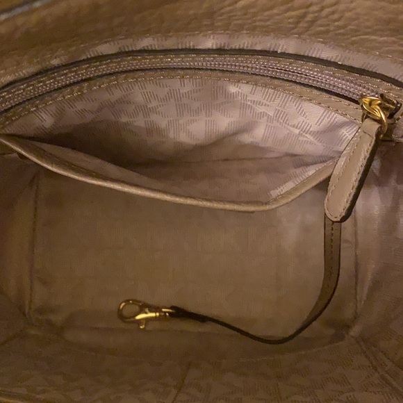 Michael Kors Satchel Medium Leather Mercer Messenger Handbag Crossbody - Picture 9 of 11